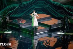 El cantante vietnamita Duc Phuc con potente voz y actuación impresionante en el Festival Musical Internacional Intervision 2025, celebrado en Moscú, Rusia. (Foto: VNA)
