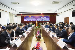 Reunión entre representantes de la Academia Nacional de Política Ho Chi Minh y la Academia Nacional de Política y Administración Pública de Laos. (Foto: VNA)