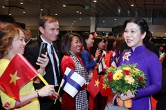 La comunidad vietnamita en Finlandia da la bienvenida a la esposa del secretario general del Partido Comunista de Vietnam, Ngo Phuong Ly (Foto: VNA)