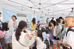 El pabellón de Vietnam atrae a un gran número de visitantes en la 18.ª edición del Festival Mundial de Gastronomía Seongbuk Nurimasil, celebrado en Seúl. (Foto: VNA)