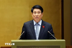 El presidente de Vietnam, Luong Cuong, presenta informe de balance ante la Asamblea Nacional durante el décimo período de sesiones de la XV legislatura. (Foto: VNA)