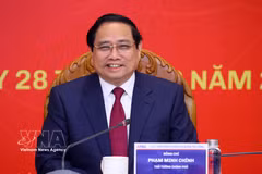 El primer ministro Pham Minh Chinh se dirige a la sesión de trabajo con la Academia de Administración Pública y Gobernanza (APAG). (Foto: VNA)