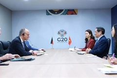 El primer ministro vietnamita, Pham Minh Chinh, y su homólogo alemán, Friedrich Merz. (Foto: VNA)