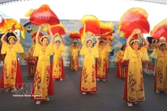 Vietnam impresiona en el Carnaval Internacional de Macao con danzas tradicionales y trajes típicos (Foto: VNA)