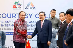 El presidente de la Asamblea Nacional de Vietnam, Tran Thanh Man, y el primer ministro de Malasia, Anwar Ibrahim. (Foto: VNA)