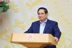 El primer ministro de Vietnam, Pham Minh Chinh, preside la séptima reunión del Comité Directivo del Gobierno encargado de revisar y resolver los obstáculos existentes en el sistema jurídico. (Foto: VNA)
