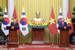 El secretario general del Partido Comunista de Vietnam y presidente del Estado, To Lam, y el presidente surcoreano, Lee Jae Myung, en la rueda de prensa. (Foto: VNA)