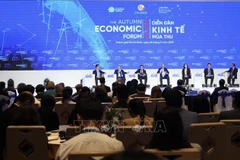 El diálogo de alto nivel sobre políticas celebrado en el marco del Foro Económico de Otoño 2025 en Ciudad Ho Chi Minh. (Foto: VNA)