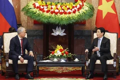 El presidente de Vietnam, Luong Cuong, recibe al presidente de la Duma Estatal de Rusia, Vyacheslav Volodin. (Foto: VNA)