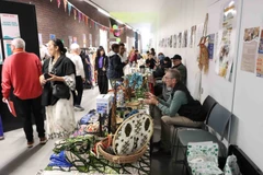 Vietnam comparte su gastronomía, ao dai y caligrafía tradicional en el Festival Hakuna Matata, reforzando mensajes de paz y entendimiento intercultural. (Foto: VNA)