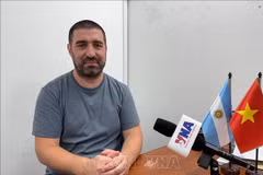 El periodista argentino Gastón Fiorda, de la Radio Nacional Argentina (Foto: VNA)