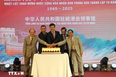 El Consulado General de China en Da Nang organiza una ceremonia para conmemorar el 76.º aniversario del Día Nacional del gigante asiático, con la presencia de representantes de Ministerios y sectores, líderes de las provincias del centro de Vietnam y empresas chinas en esta urbe. (Foto: VNA)
