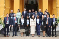 La viceministra de Relaciones Exteriores de Vietnam, Le Thi Thu Hang, recibe a periodistas internacionales (Foto: VNA)