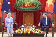 El secretario general del Partido Comunista de Vietnam y presidente del Estado, To Lam, recibe a la gobernadora general de Australia, Sam Mostyn, en Hanoi en 10/9/2025. (Foto: VNA)