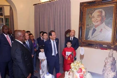 Presidente de Sudáfrica visita a familia del general Vo Nguyen Giap. (Foto: VNA)