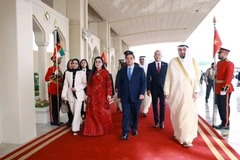 El primer ministro de Vietnam, Pham Minh Chinh, y su cónyuge llegan a Kuwait para iniciar una visita oficial. (Foto: VNA)