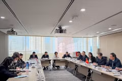 Una delegación de alto nivel del Tribunal Supremo Popular de Vietnam, encabezada por su presidente, Nguyen Van Quang, realiza una visita de trabajo a Singapur. (Foto: VNA)