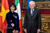 El presidente italiano, Sergio Mattarella, y la embajadora de Vietnam en Italia, Nguyen Phuong Anh. (Foto: VA)