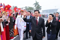 Máximo dirigente de Laos llega a Hanoi para una visita de Estado a Vietnam (Foto: VNA)