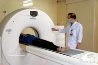 Vietnam fortalece la detección temprana de tuberculosis mediante chequeos periódicos. Foto ilustrativa: VNA