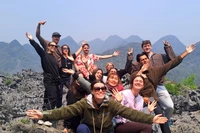 Turistas foráneos exploran Ha Giang. (Foto: VNA) 