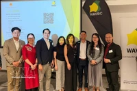 La cónsul general de Vietnam en Perth, Nguyen Thanh Ha, (segunda derecha), y participantes en el foro. (Foto: VNA)