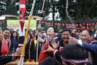 El viceprimer ministro Mai Van Chinh participa en el evento “Colores de Primavera en toda la Nación”. (Foto: VNA)