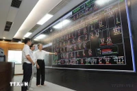 Gestión y operación de la red eléctrica mediante tecnología informática en el Centro de Control del Sistema Eléctrico de Ciudad Ho Chi Minh. (Foto: VNA) 