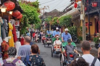 Turistas en el casco antiguo de Hoi An. (Foto: VNA)