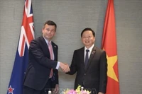 El viceprimer ministro vietnamita Tran Hong Ha y su homógogo neozelandés David Seymour. (Foto: VNA)