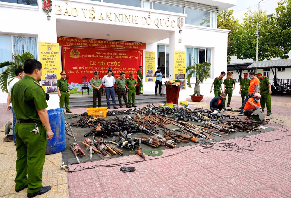 vna-potal-binh-thuan-tieu-huy-hang-nghin-loai-vu-khi-cong-cu-ho-tro-va-phao-7916590.jpg