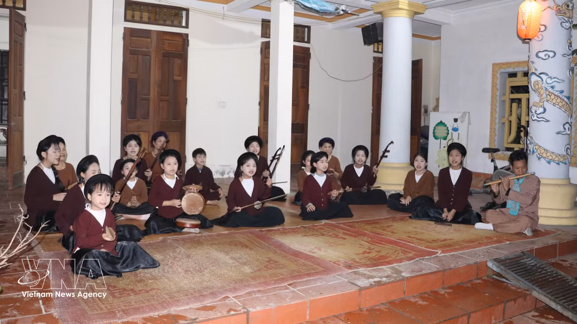 Provincia de Ninh Binh preserva y revitaliza el canto Xam tradicional