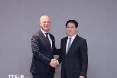El presidente de Vietnam, Luong Cuong, se reúne con el secretario general de la Cámara de Comercio Internacional (ICC), John Denton. (Fuente: VNA)