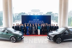 En el acto de firma. (Fuente: VinFast)