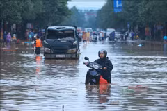Una carretera en el barrio de Quang Vinh (Thai Nguyen) se inundó profundamente el 11 de septiembre de 2025. (Fuente: VNA)