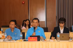 Pham Trong Nhan, vicepresidente de la Federación de Trabajadores de Ciudad Ho Chi Minh, habla en el evento. (Fuente: VNA)