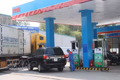 La gasolina E10 se vende en tiendas de PVOil en la provincia de Quang Ngai a partir de septiembre de 2025. (Foto: VNA)