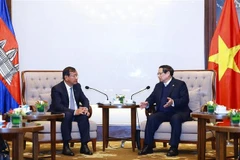 El primer ministro Pham Minh Chinh recibió al vicepremier y ministro de Asuntos Exteriores y Cooperación Internacional de Camboya, Prak Sokhonn. (Fuente: VNA)