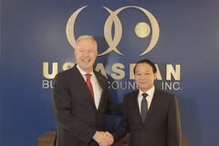 El ministro de Agricultura y Medio Ambiente de Vietnam, Do Duc Duy, y Ted Osius, presidente y director general del Consejo Empresarial Estados Unidos-ASEAN (USABC). (Fuente: VNA)