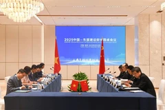 Panorama de la reunión entre el viceministro de Construcción de Vietnam, Nguyen Tuong Van y el viceministro de Vivienda y Desarrollo Urbano–Rural de China, Li Xianlong. (Fuente: baomoi.com)