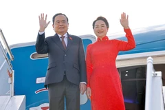 El presidente de la Asamblea Nacional, Tran Thanh Man, y su esposa parten de Ginebra para regresar a Vietnam. (Fuente: VNA)