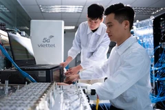 Investigación, fabricación y desarrollo de estaciones transceptoras base 5G el laboratorio. (Foto:congthuong.vn)