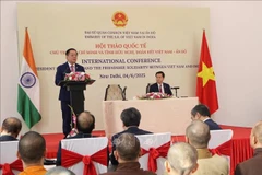 Nguyen Trong Nghia, miembro del Buró Político y presidente de la Comisión de Propaganda, Educación y Movilización de Masas del Partido Comunista de Vietnam (PCV), habla en el seminario. (Fuente: VNA)