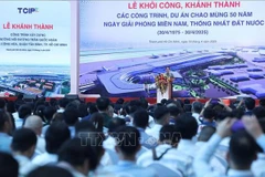 El primer ministro Pham Minh Chinh participó en la inauguración de un proyecto clave en el centro de la Terminal T3, Aeropuerto Internacional Tan Son Nhat, Ciudad Ho Chi Minh. (Fuente: VNA)