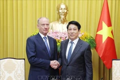 El presidente de Vietnam, Luong Cuong, recibe a Nikolai Patrushev, asistente del Presidente de Rusia y titular del Consejo Marítimo de la Federación. (Fuente: VNA)
