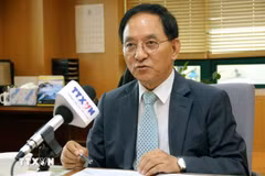 El profesor Lee Jai Hee, presidente de la Escuela Internacional de Posgrado en Educación de Idiomas (IGSE) en Seúl, en la entrevista. (Fuente: VNA)