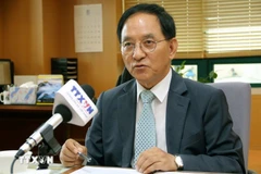 El profesor Lee Jai Hee, presidente de la Escuela Internacional de Posgrado en Educación de Idiomas (IGSE) en Seúl, en la entrevista. (Fuente: VNA)