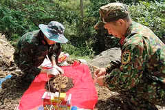 Acelerando la búsqueda de los restos de los soldados caídos en el frente de Vi Xuyen. (Foto: qdnd.vn)