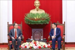 Nguyen Trong Nghia, miembro del Buró Político, secretario del Comité Central del Partido Comunista de Vietnam (PCV) y jefe de su Comisión de Propaganda y Educación, recibe al embajador de Cuba en Vietnam, Rogelio Polanco Fuentes. (Fuente: VNA)