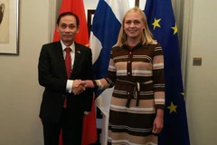 El ministro interino de Relaciones Exteriores de Vietnam, Le Hoai Trung, se reunió con la canciller de Finlandia, Elina Valtonen. (Fuente: VNA)